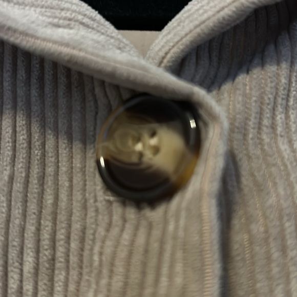 Beige corduroy shirt with brown buttons - Picture 4 of 6